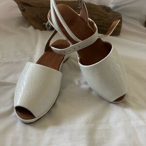 Gentle Souls Women's Cream Peep Toe Espadrilles